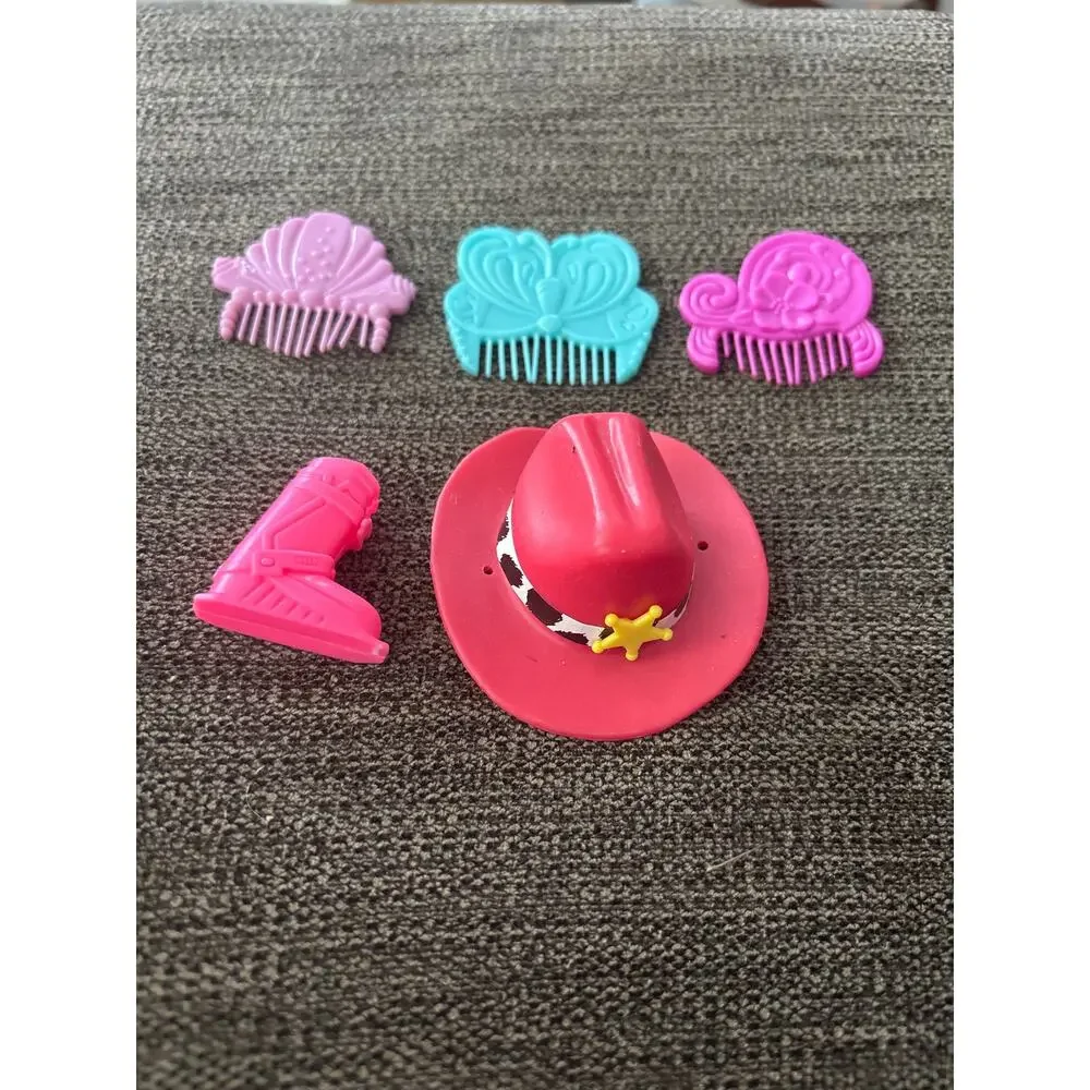 Barbie Miscellaneous Accessories Combs Cowboy Hat One Ski Boot
